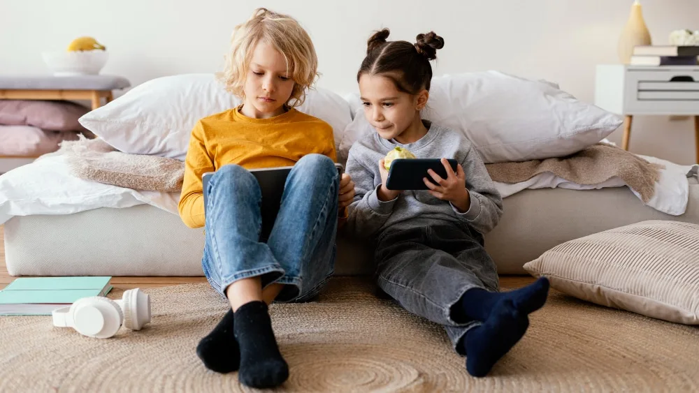 Legea a fost aprobată! Utilizarea telefoanelor mobile interzisă în sălile de clasă