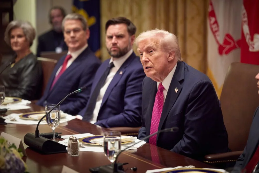 Trump a desfășurat nava de război USS Gravely în apropierea granițelor Venezuelei