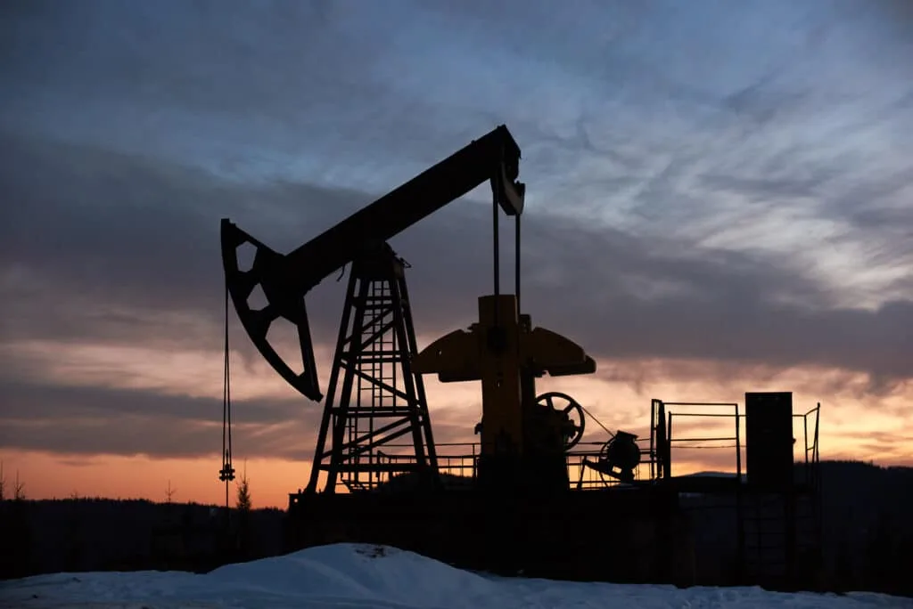 Rusia suferă din cauza sancțiunilor impuse de SUA. Prețurile la petrol au scăzut.