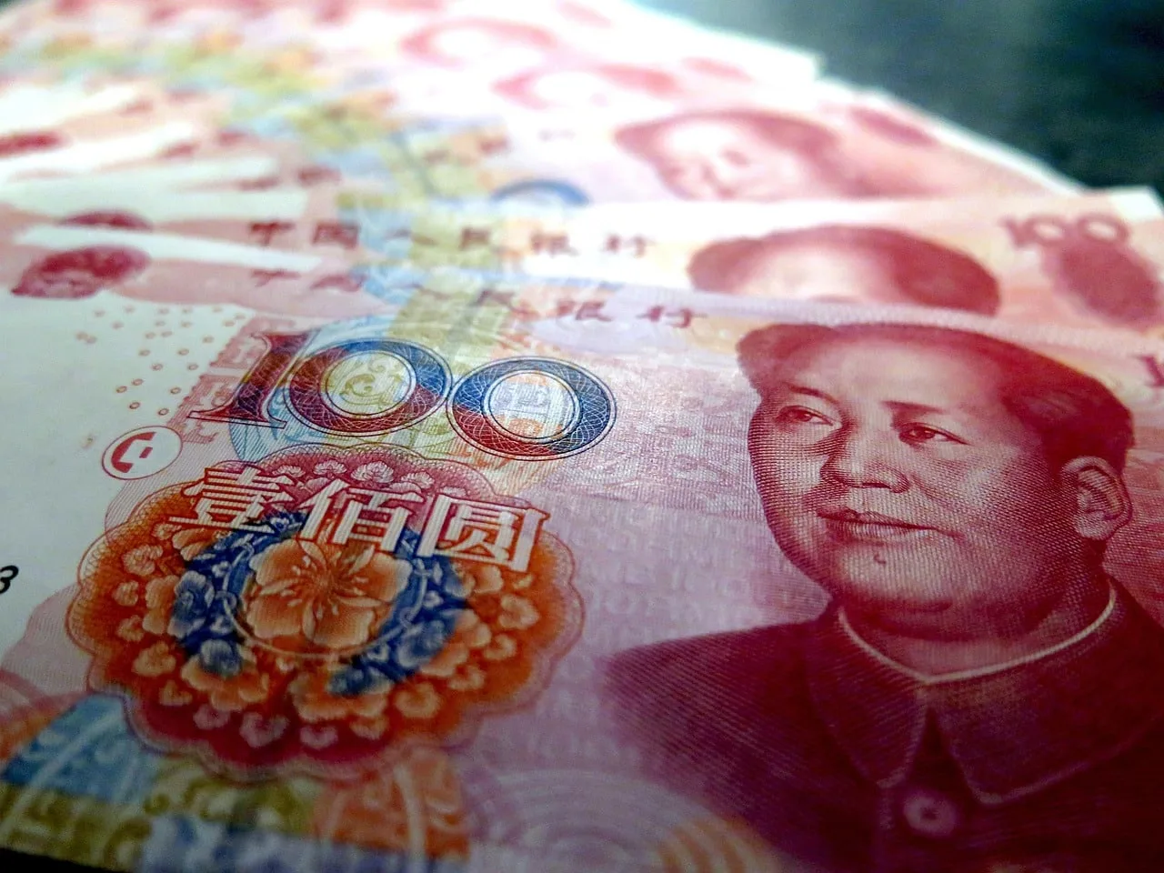China își propune să promoveze yuanul ca monedă de bază în finanțele internaționale, facilitând accesul investițiilor externe.