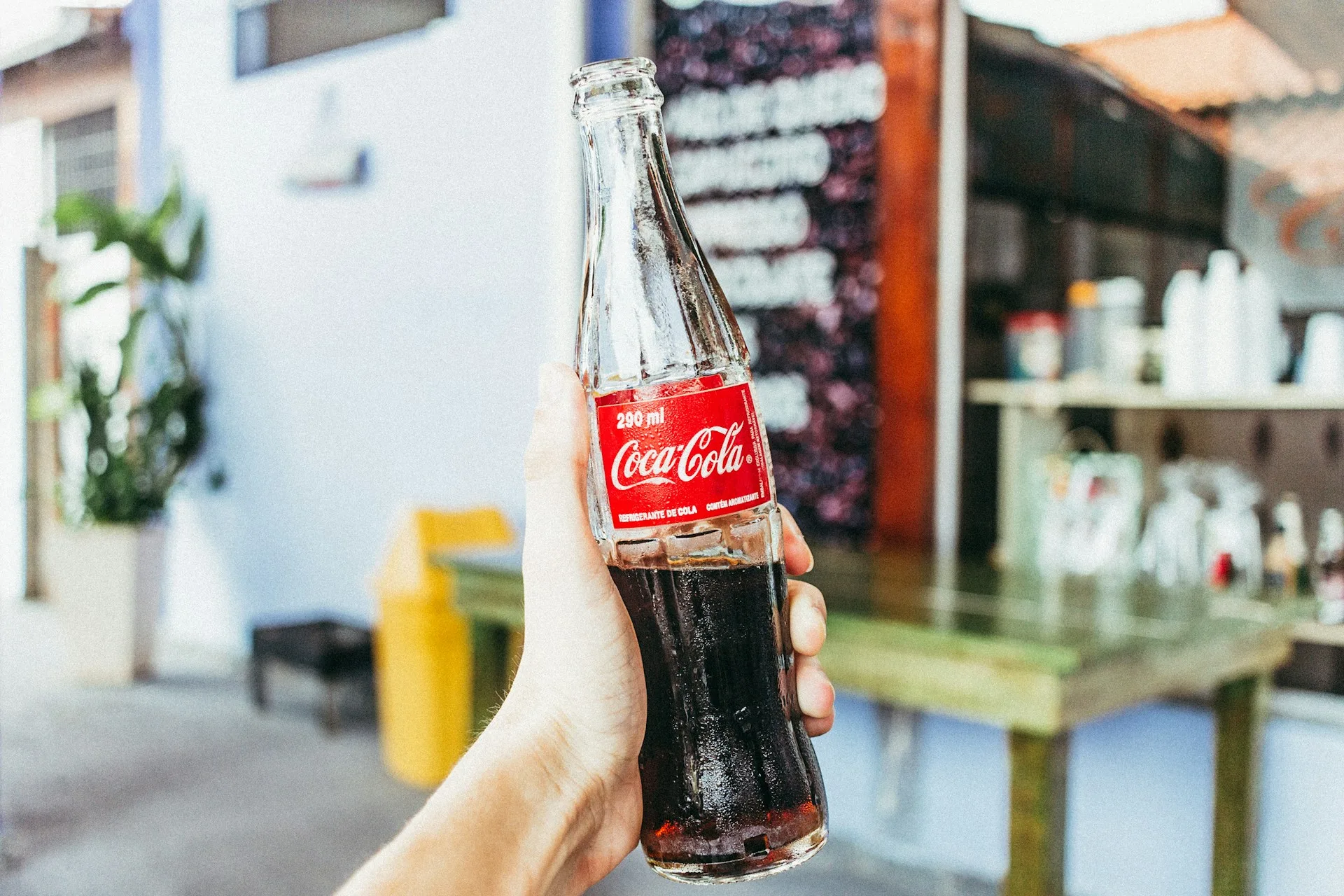 De ce gustul Coca-Cola la sticlă este inegalabil? A fost dezvăluit marele mister!