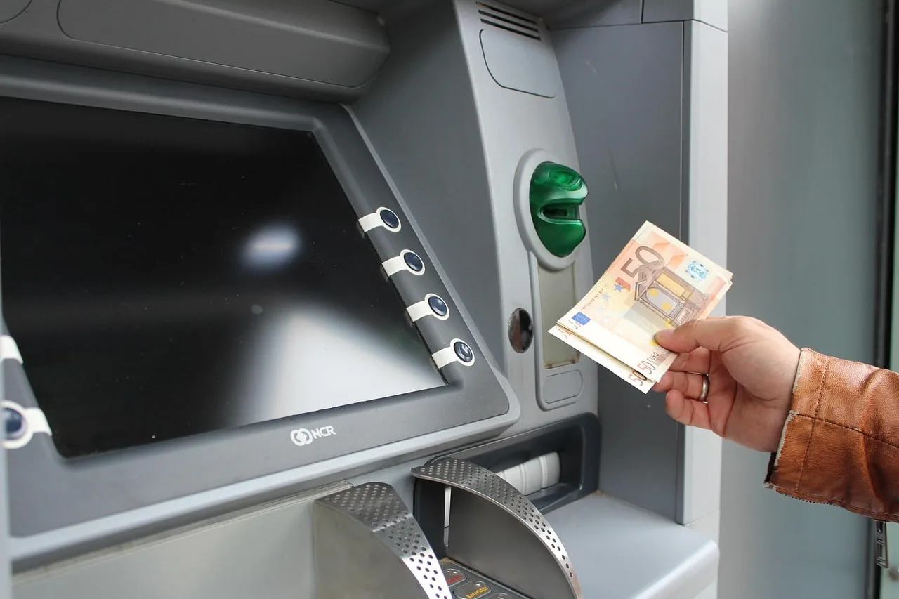 Bulgaria adoptă euro: ATM-urile vor începe să emită bancnote începând cu 1 ianuarie 2026