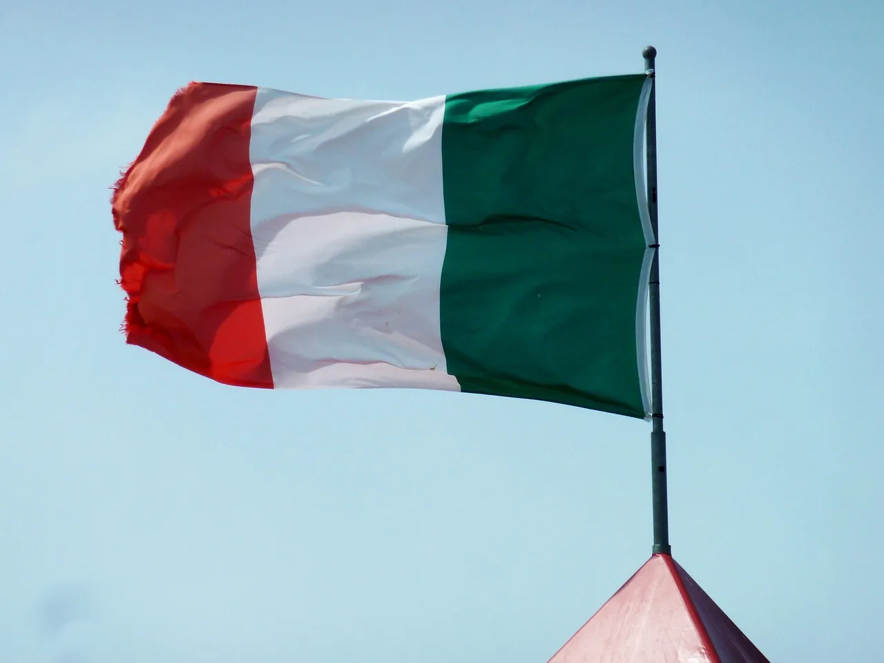 Italia se confruntă cu o nouă etapă de tensiune: două greve naționale succesive exercită presiune asupra executivului.