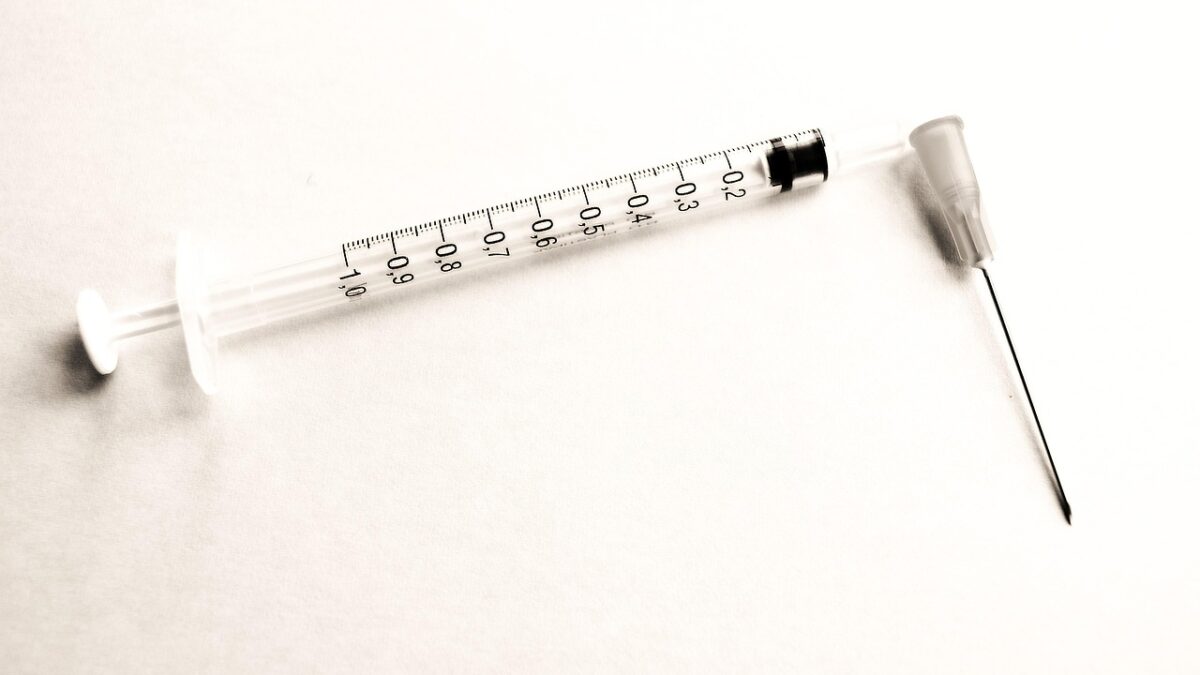 Injecție HIV cu eficacitate de 100%, doar 2 doze pe an