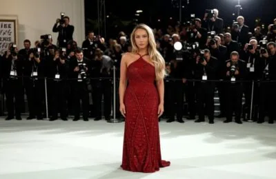 Alix Earle, fustă transparentă peste bikini: Reacția fanilor