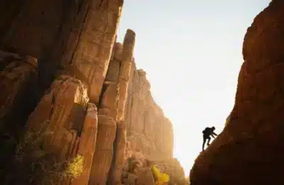 Bitcoin depășește 70.000 dolari pe fondul tensiunilor din Iran