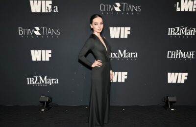 Dove Cameron, apariție spectaculoasă într-o rochie transparentă