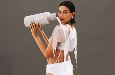 e.l.f. Beauty achiziționează brandul Rhode al lui Hailey Bieber pentru 1 miliard de dolari