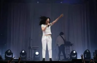 Lorde devine artist independent după expirarea contractului cu UMG