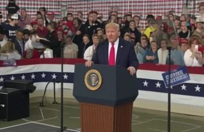 Miting Trump în Kentucky oprit după ce o femeie a leșinat