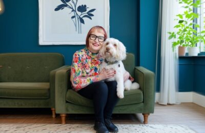 Cățelușă depistează cancerul stăpânei, salvându-i viața