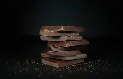 Ciocolata neagră: De 5 ori mai mulți antioxidanți față de cea cu lapte