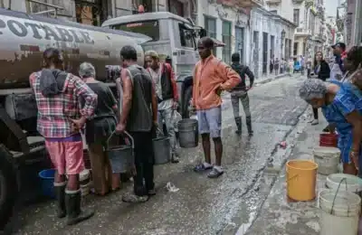 Havana, fără apă curentă: Locuitorii stau la coadă la cisterne
