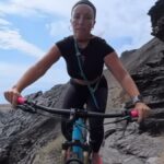 Influencer spaniol, la un pas de tragedie: Cădere filmată