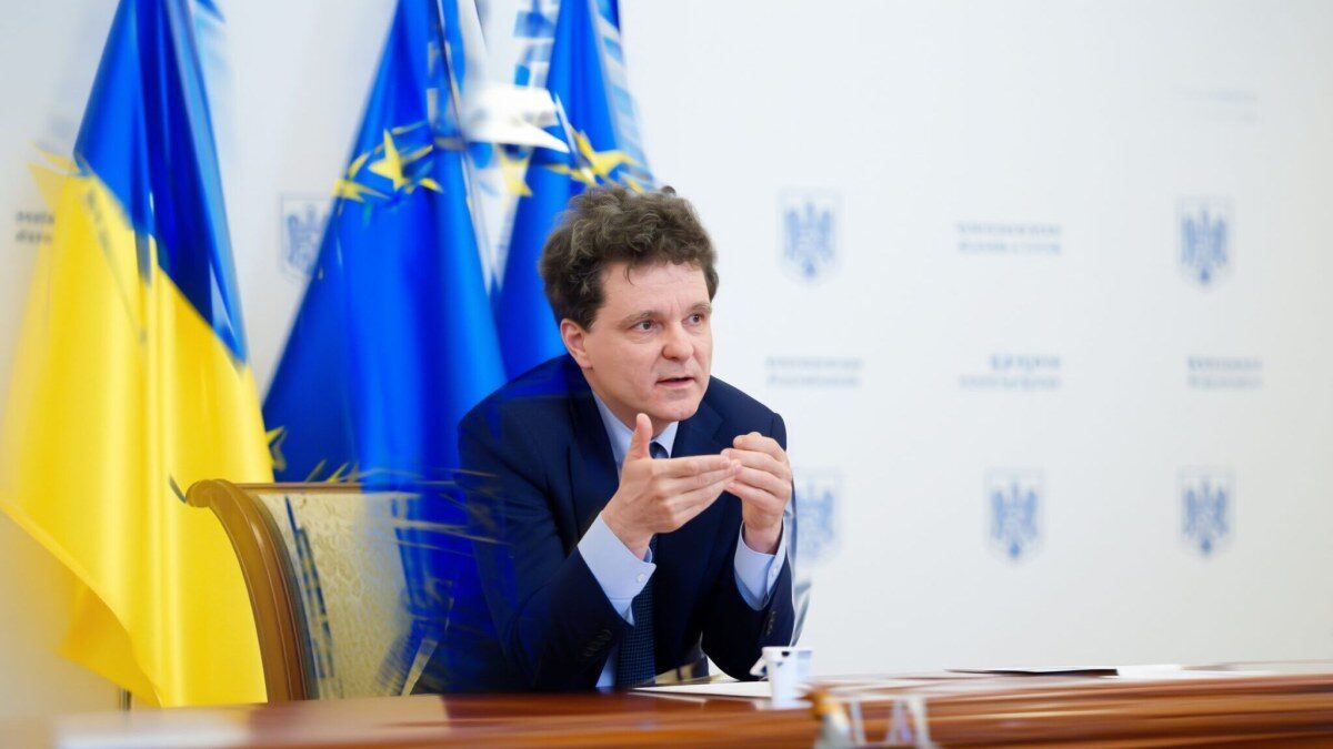 români Ucraina educație