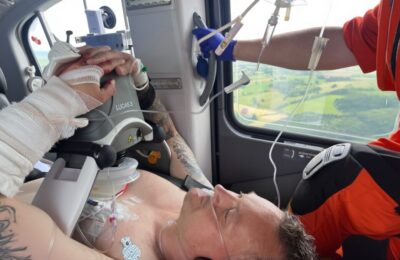 Bărbat salvat după cinci șocuri electrice la sala de sport