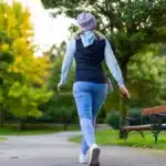 4.000 de pași pe zi, suficienți pentru beneficii, spun experții