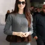 Anne Hathaway readuce peplumul în moda anului 2026