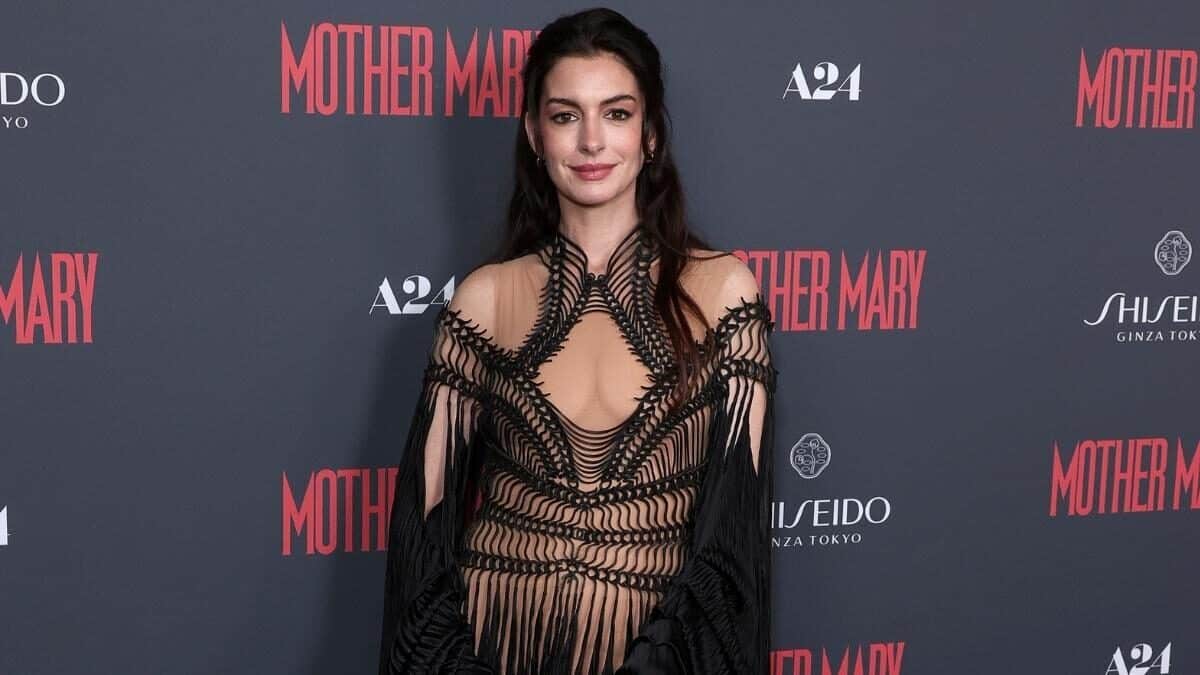 Anne Hathaway rochie