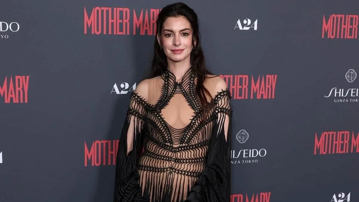Anne Hathaway rochie