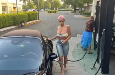 Bianca Censori, apariție incendiară într-un bikini micro. Reacția fanilor
