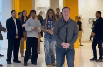 Blue Ivy, fiica lui Beyoncé, cu geantă de 3.650 dolari la Paris