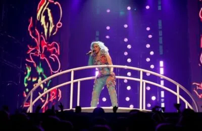 Cardi B, apariție spectaculoasă într-un catsuit fuchsia semnat Bryan Hearns