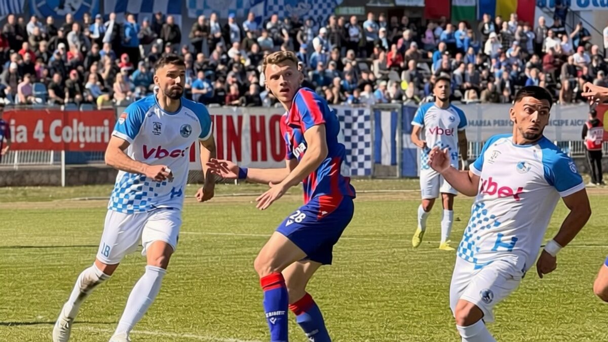 Corvinul Hunedoara omagiază legenda Mircea Lucescu contra Chindiei