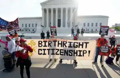 Trump, prezent la Curtea Supremă, susține limitarea cetățeniei