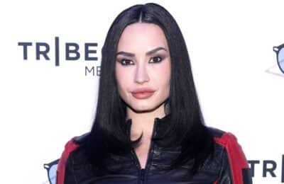 Demi Lovato, apariție spectaculoasă într-o rochie transparentă