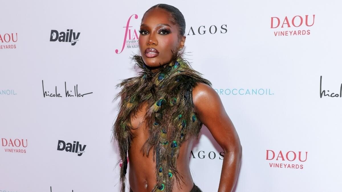 Doechii fustă transparentă