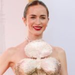 Rochia Schiaparelli de 4.000 de ore a lui Emily Blunt, eclipsată de colier