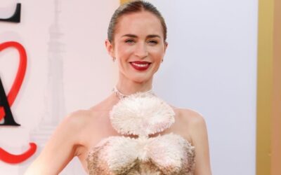 Rochia Schiaparelli de 4.000 de ore a lui Emily Blunt, eclipsată de colier