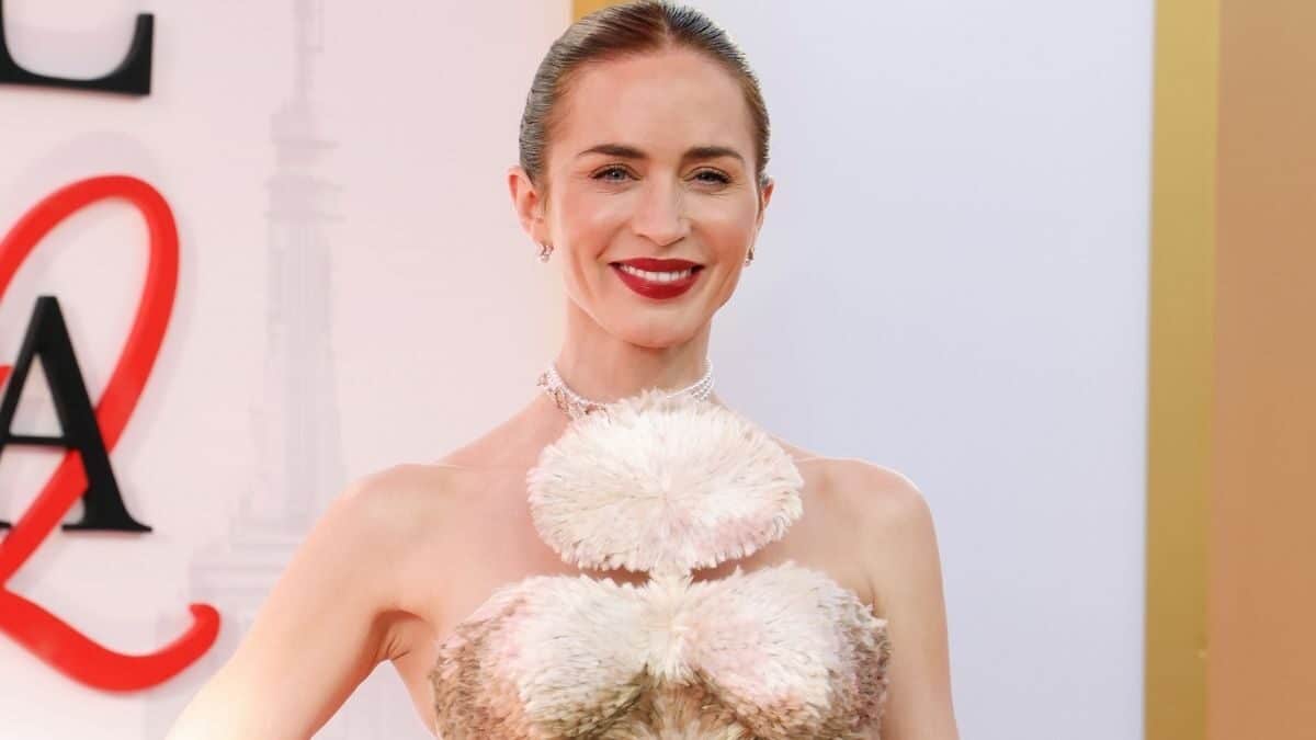 Emily Blunt colier