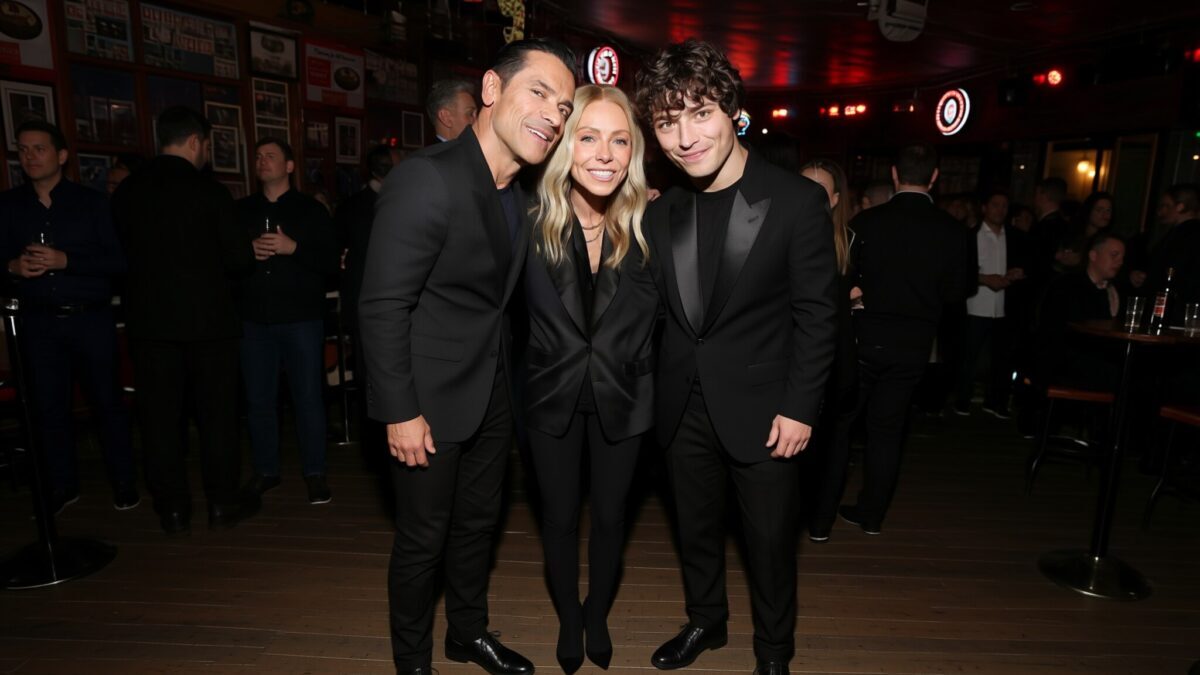 Fiul lui Kelly Ripa, debut pe Broadway după ce părinții s-au îndoit
