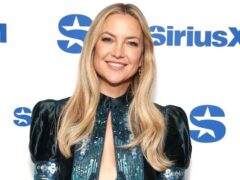 Kate Hudson, apariție spectaculoasă într-un top Armani transparent