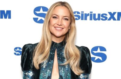 Kate Hudson, apariție spectaculoasă într-un top Armani transparent