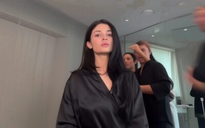 Kylie Jenner promovează un gadget de 176$ pentru ten perfect la Coachella