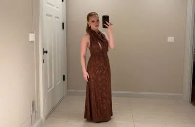 Madelaine Petsch, apariție spectaculoasă într-un top decoltat