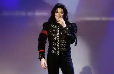 Fiii lui Michael Jackson, omagiu vestimentar. Paris acuză