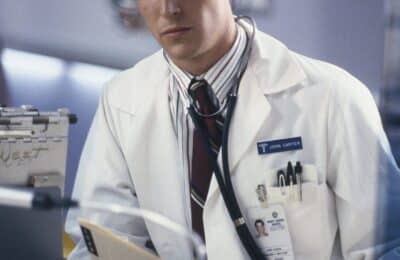 Noah Wyle, starul din ER, recunoaște că a cheltuit toți banii