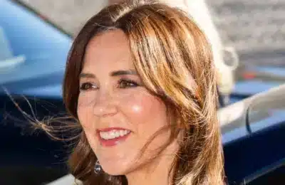 Articol despre pantofii Reginei Mary de 900£, dispărut online