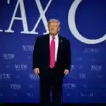 Trump, confuz de „magazinul de la colț”, critică deducerile fiscale