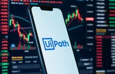 UiPath: Venituri triple, dar acțiunile s-au prăbușit cu 75%