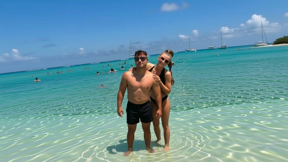 Valentin Sanfira, vacanță în Thailanda cu o brunetă, după divorț