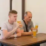 Consumul de alcool la minori: Părinții, influență mai mare decât anturajul