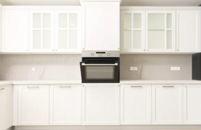 Curățarea cuptorului electric cu bicarbonat și oțet: Metoda eficientă