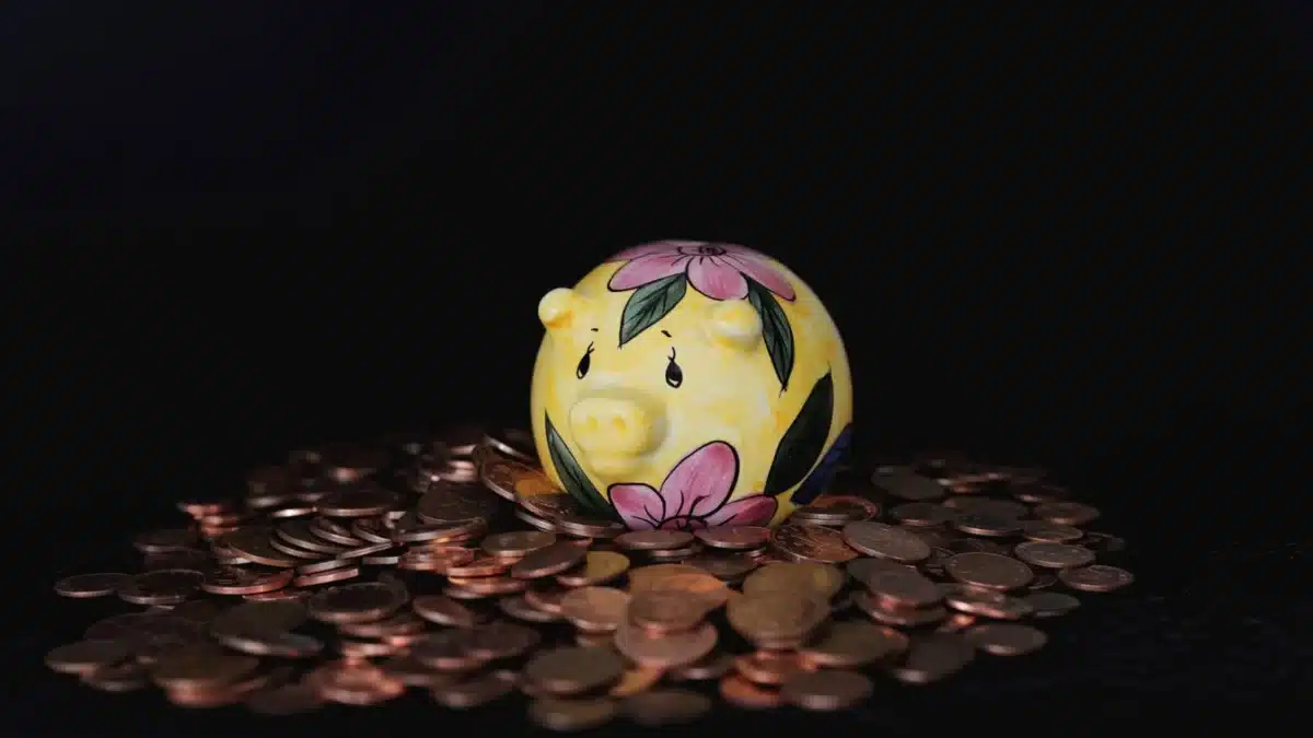 Marea Britanie reduce plafonul economiilor cash din 2027