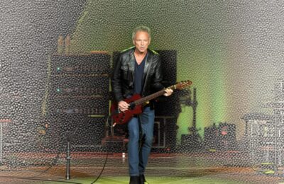 Chitaristul Lindsey Buckingham, hărțuit: Femeia are 7 acuzații