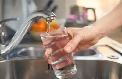 Hipertensiune: Apa de la robinet, risc crescut cu 26% la coastă